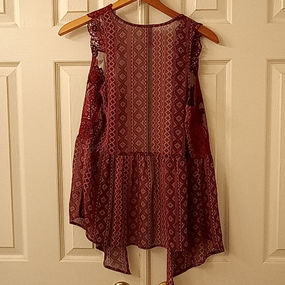 Open shear lace accent vest - Picture 3 of 4